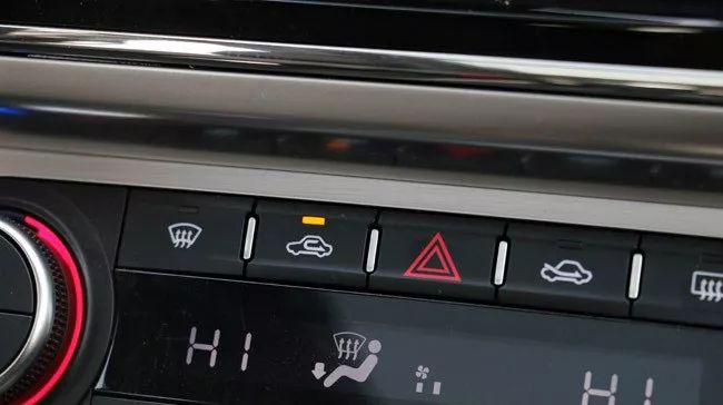 车内刚开空调有异味过一会就好了,byd怎样去除车内空调异味