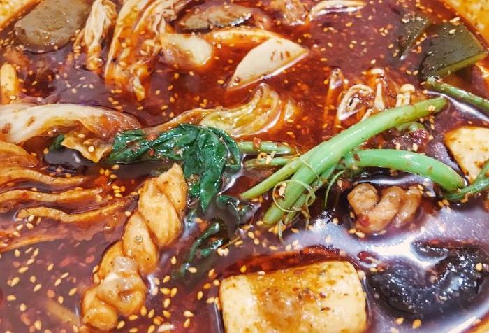 藏着人间烟火气的麻辣烫老店,麻辣烫特别好吃的一家