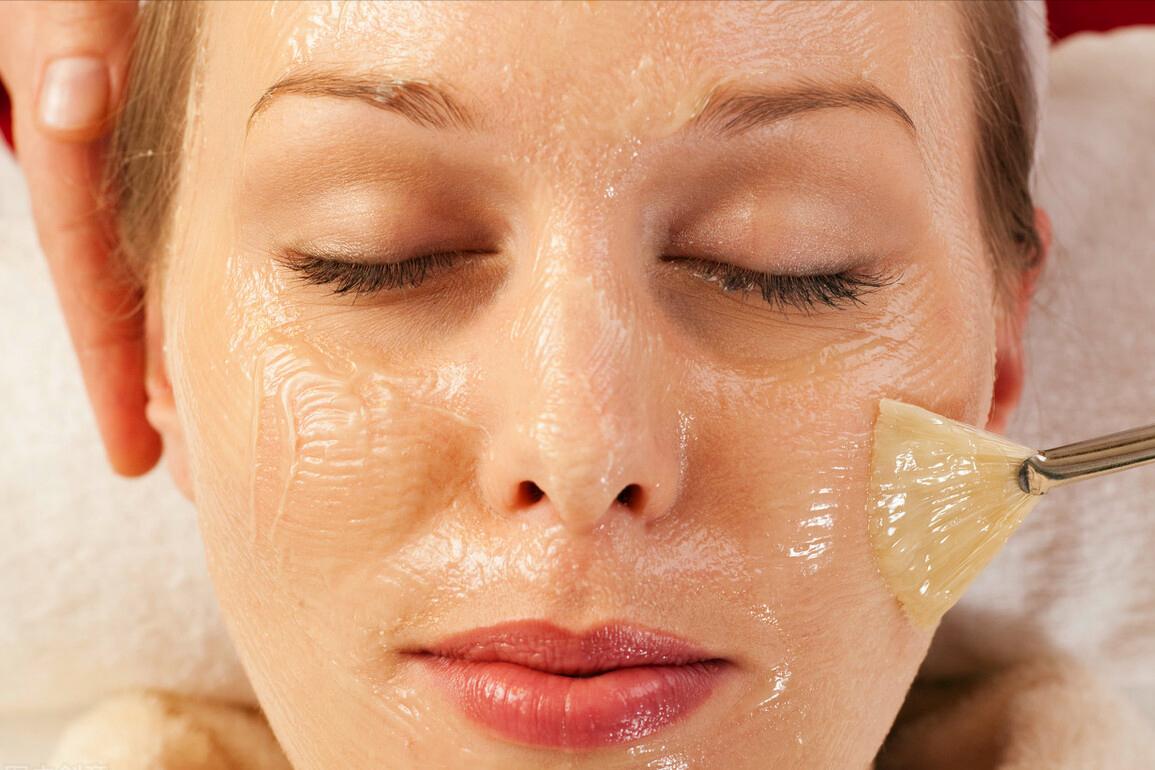 敷面膜脸上辣辣的是严重缺水吗,敷面膜脸辣辣的刺痛什么原因