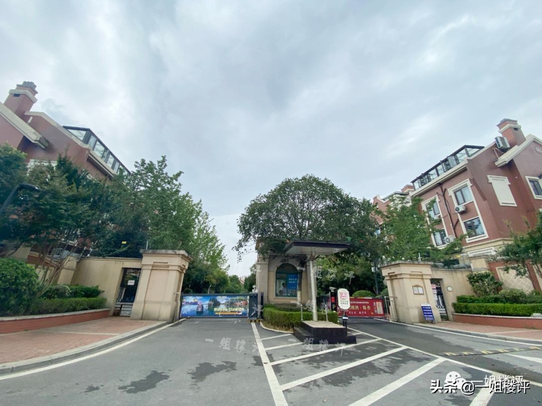 留在关山的最低门槛！超低密，北看东湖，南向楼间距约140米