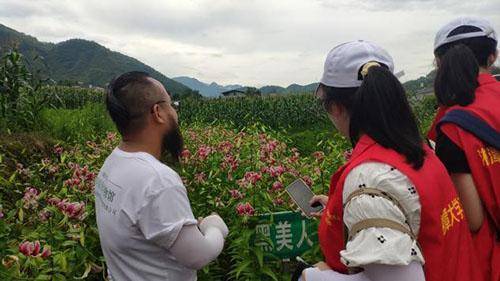 湖南小伙返乡创业种蔬菜,农村小伙创业卖花