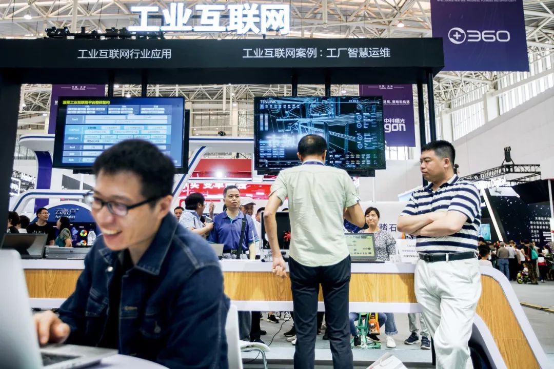 “聪明”的工厂：互联网在制造业面前碰了个钉子｜封面故事