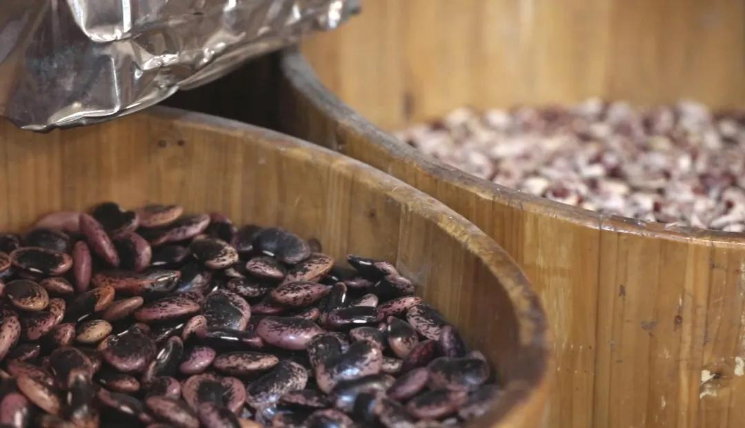 正宗老北京二八酱国营店,探秘老北京炸酱面