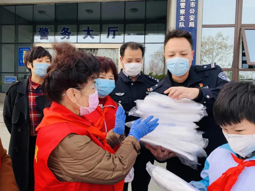 助残志愿者抗击疫情事迹,抗疫斗争志愿者