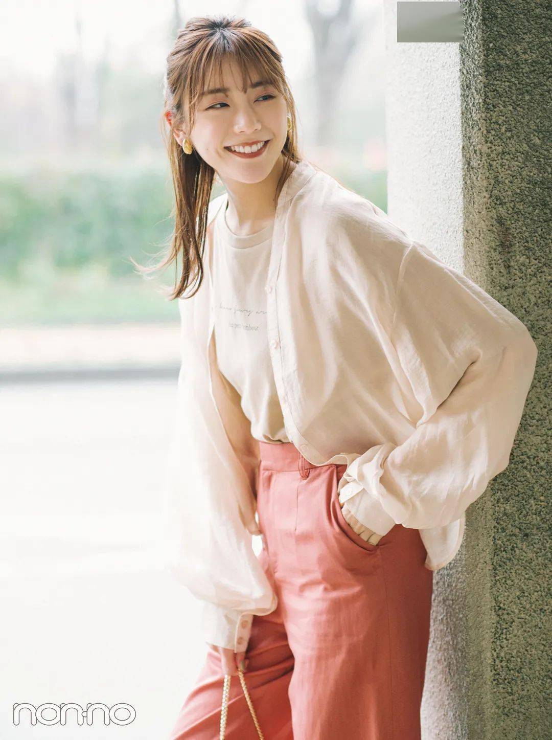 宽松衬衫怎么穿才好看,休闲宽大的衬衫怎么穿才好看