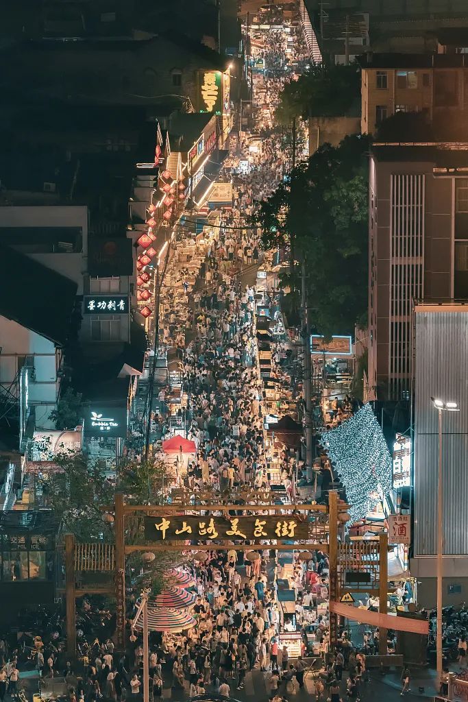 夜市摆摊日入9000元真能做到吗,夜市摆摊老板一天能挣多少钱