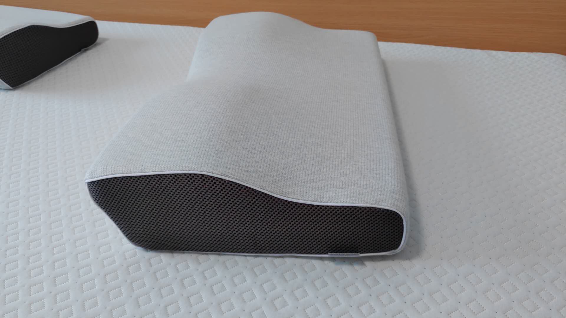 睡一个好觉需要记忆棉材质的床垫,记忆棉床垫和枕头