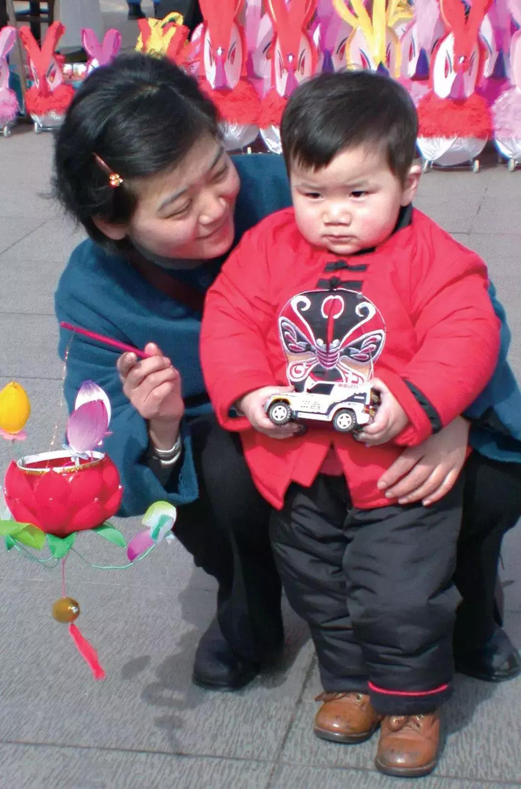 70张照片合集视频,70年衣食住行对比图