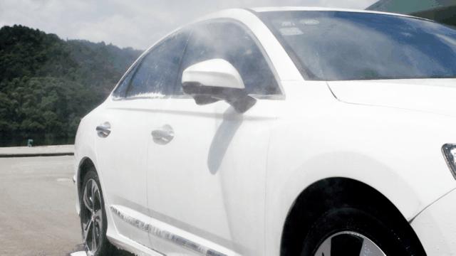 汽车布座椅有污渍怎么清洗,白色汽车上有黑色污渍怎么清洗