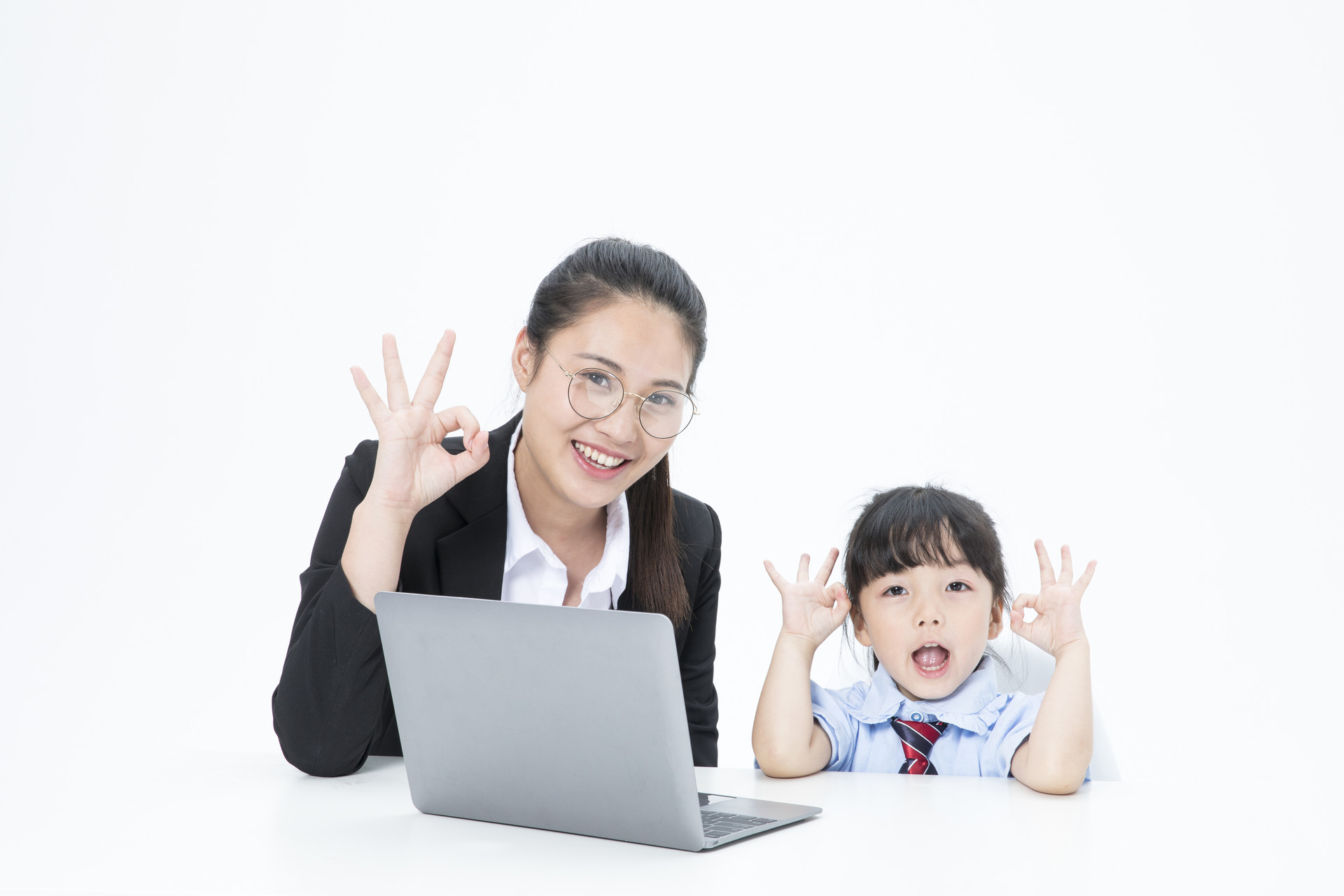 抬头挺胸是错的还是对的,抬头挺胸其实是错误的姿态