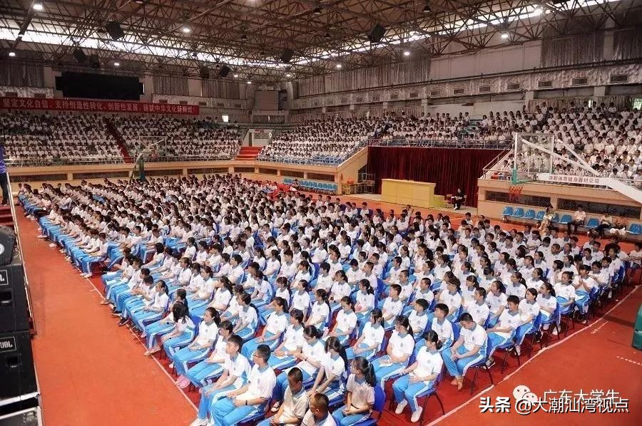 潮汕哪个学校校服最好看,潮汕校服排名前十