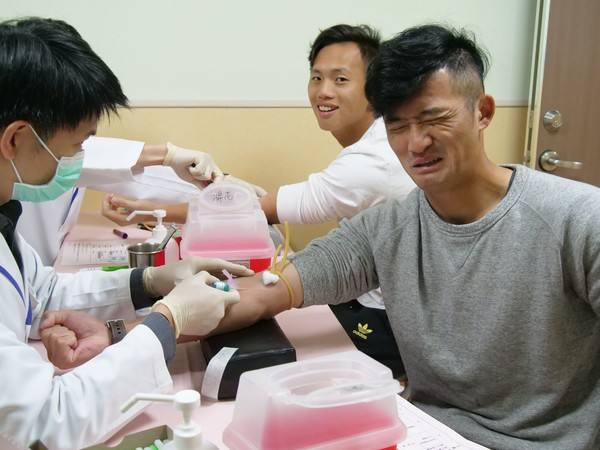 别嘌醇在痛风急性发作期能吃吗,别嘌醇痛风发作前吃吗