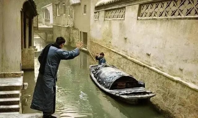 鲁迅玩伴闰土:57岁病逝后,留下5子,如今后代完成华丽转变