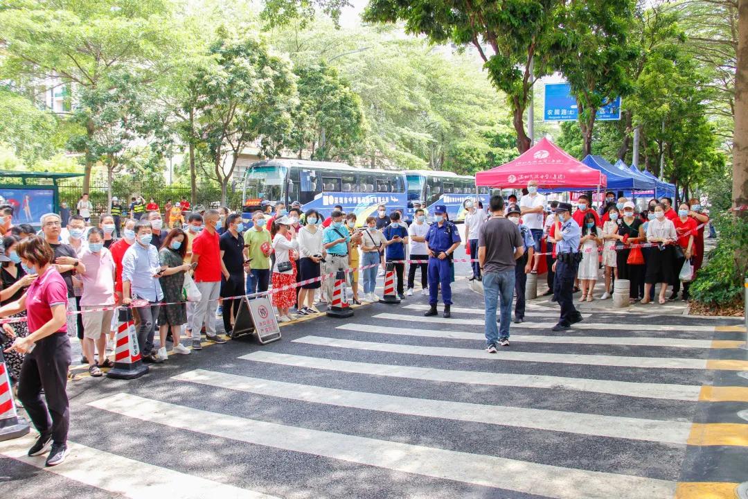 萌娃、萌宠纷纷抢镜！今年高考作文，深圳学生躺赢？