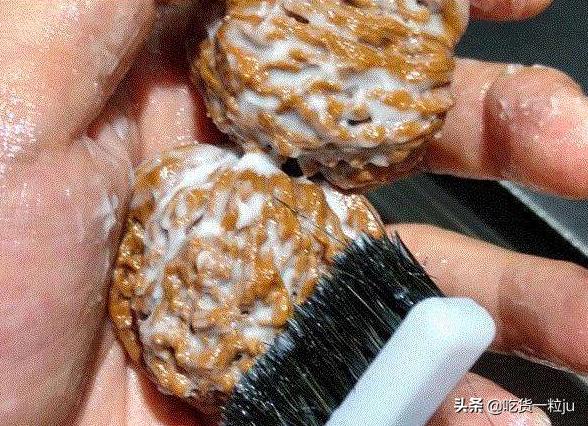 核桃去壳妙招不用放冰箱,核桃去壳技巧小视频