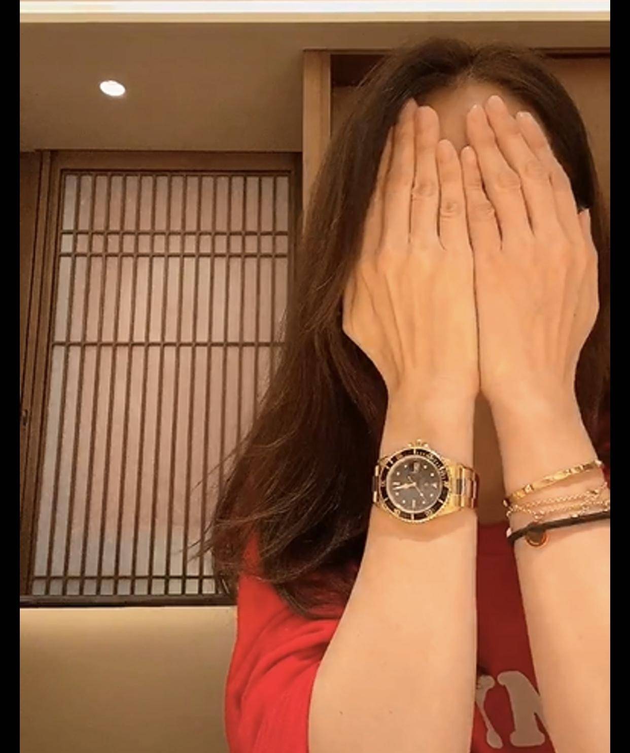 袁咏仪短发上张智霖演唱会,袁咏仪劳力士迪通拿