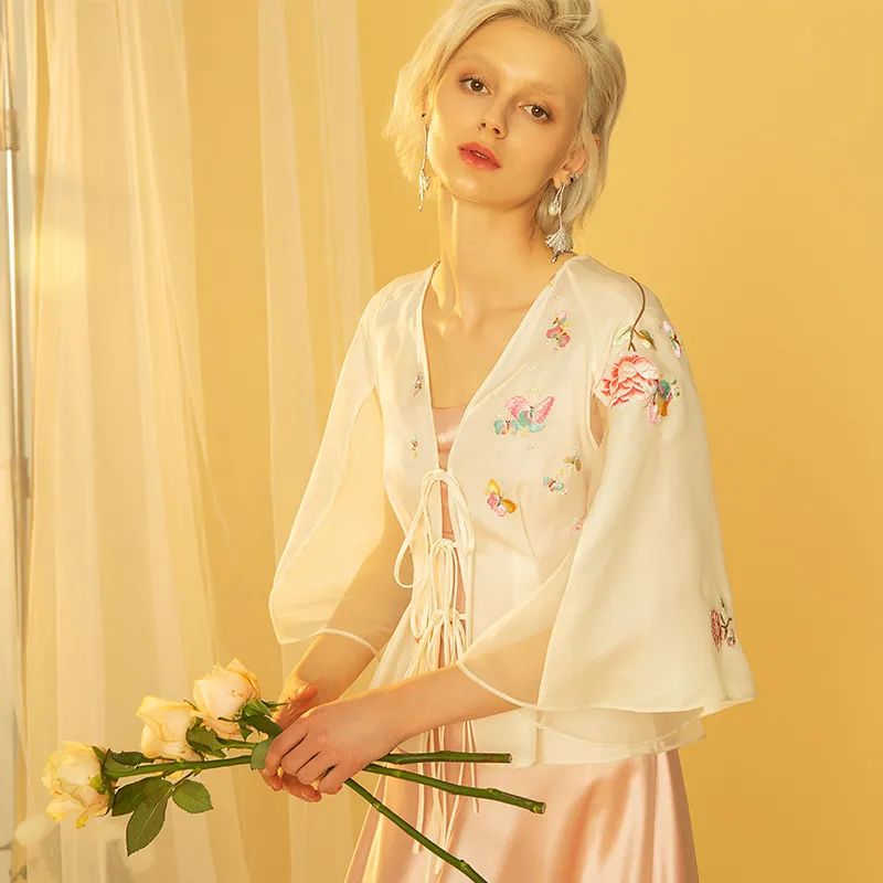 兰公子变身“巧手神探”百乐门老板娘｜纸上刺绣，别具匠心