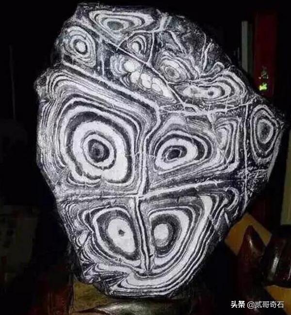 以280万高价成交的灵璧石《悟道》，小朋友们纷纷表示看不懂了