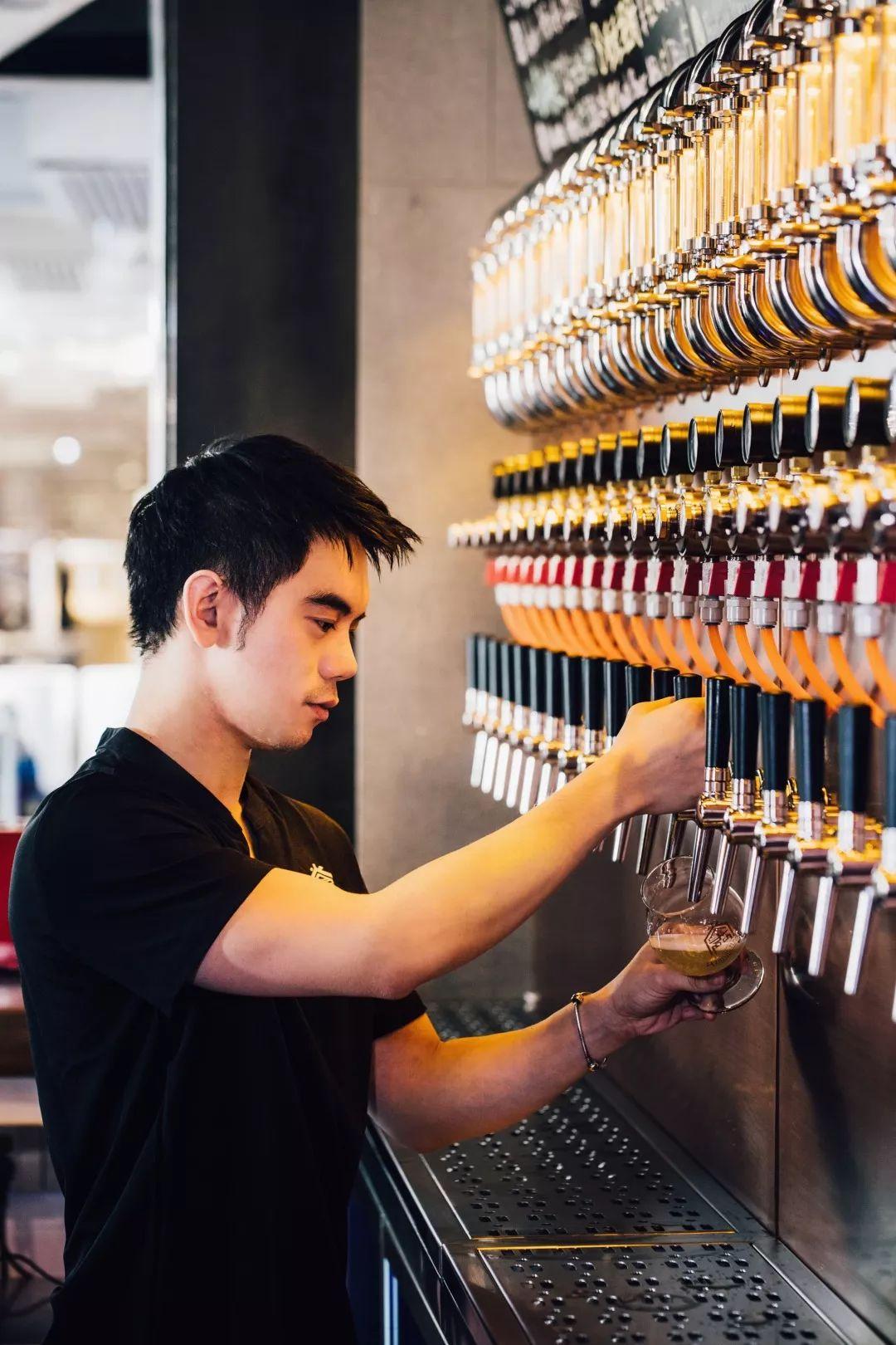 外国人喝中国精酿,外国人喝的真正的精酿