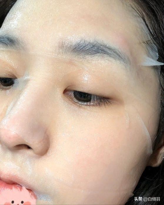 油皮脸上起皮怎么护肤,冬天怎么护肤脸才不会干