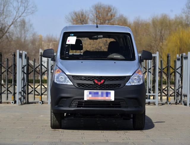 五菱之光v发动机好吗,17年的五菱之光v还能卖多少钱