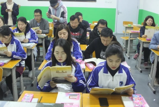 班主任坦言小学语文无非就是内容,班主任评价学生的特点