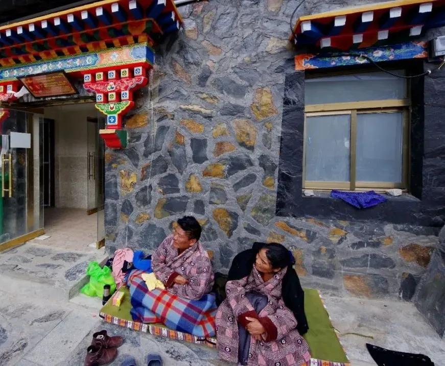 康布世界药王泉，秋季养生正当时