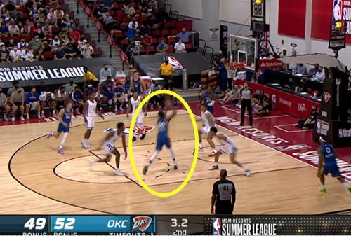 库明加篮下三连晃,库明加自抛自扣压哨