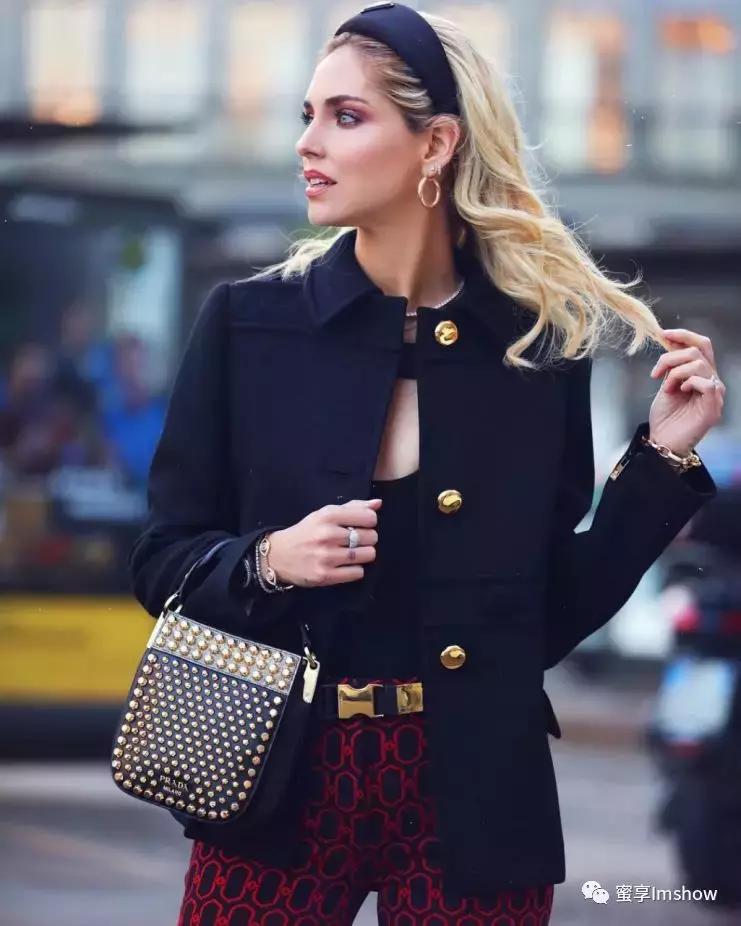 从法律系学生到宇宙时尚博主,Chiara做了些什么?