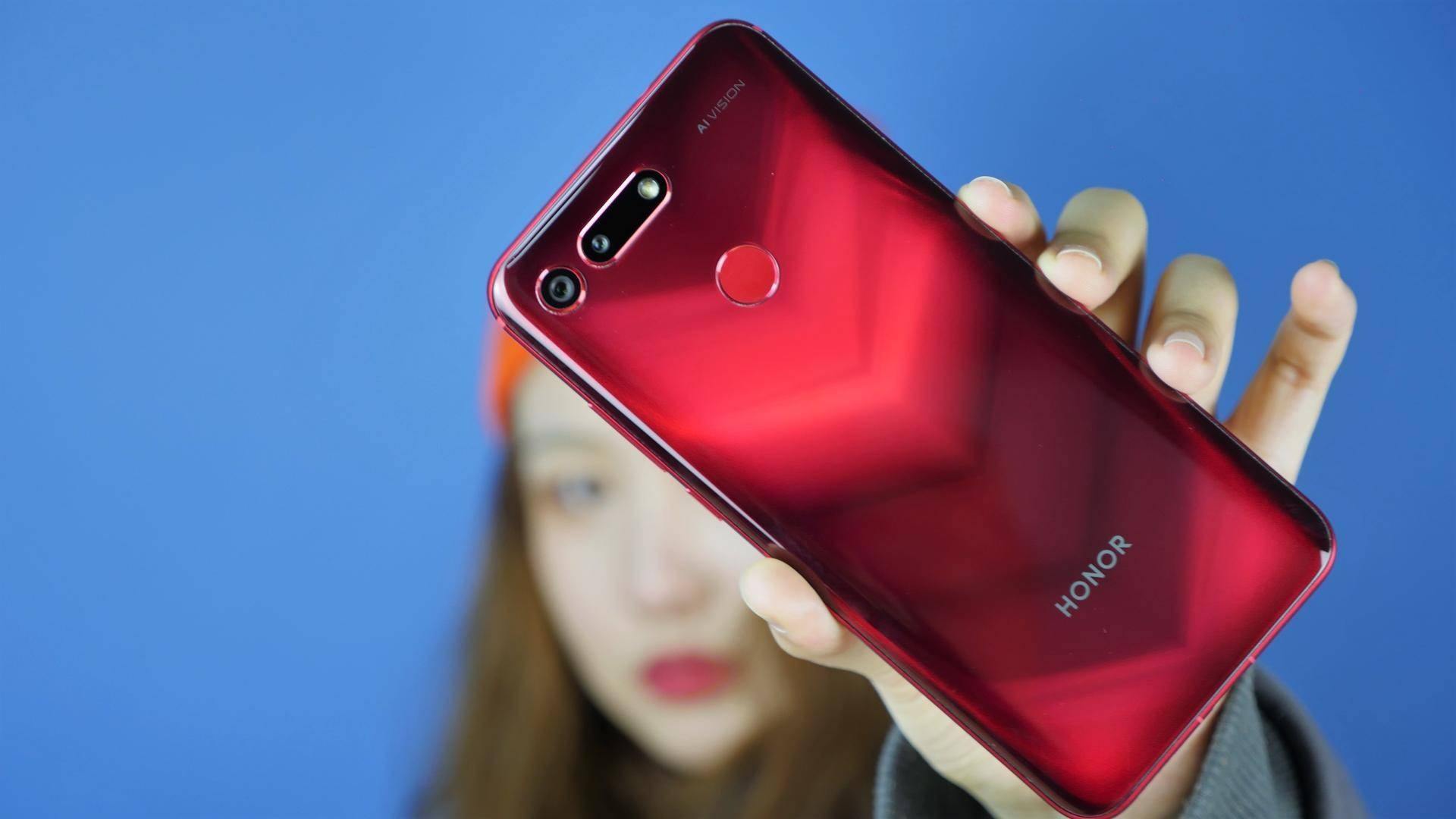 一样的配置为何华为比荣耀贵,荣耀跟华为同等配置价格差在哪里