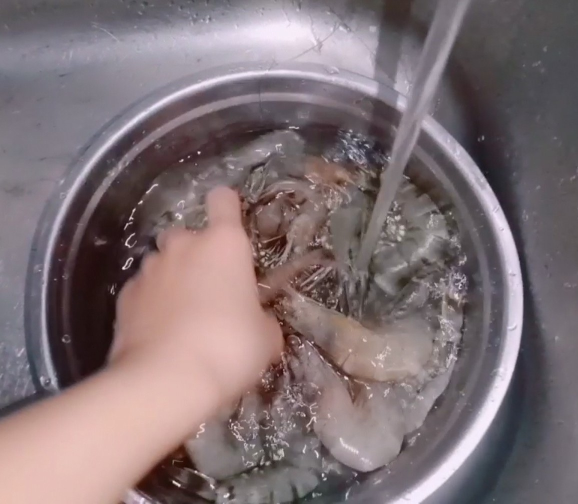 蒜蓉大虾粉丝蒸虾,大虾的家常做法蒜蓉蒸虾