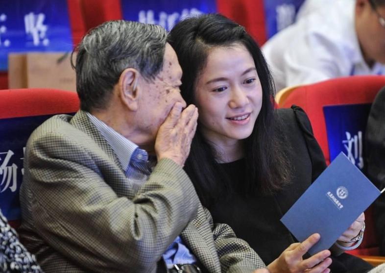 杨振宁与翁帆的现在婚姻状况如何,杨振宁与翁帆如今的婚姻状态如何