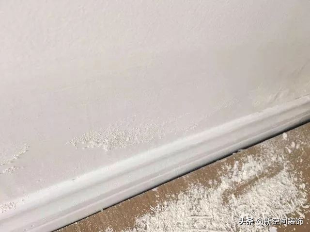 家里装修墙壁掉皮怎么办,墙面潮湿起皮脱落修补教程