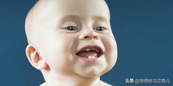 宝宝几月开始长牙为正常呢,宝宝开始长牙的时候会有什么表现