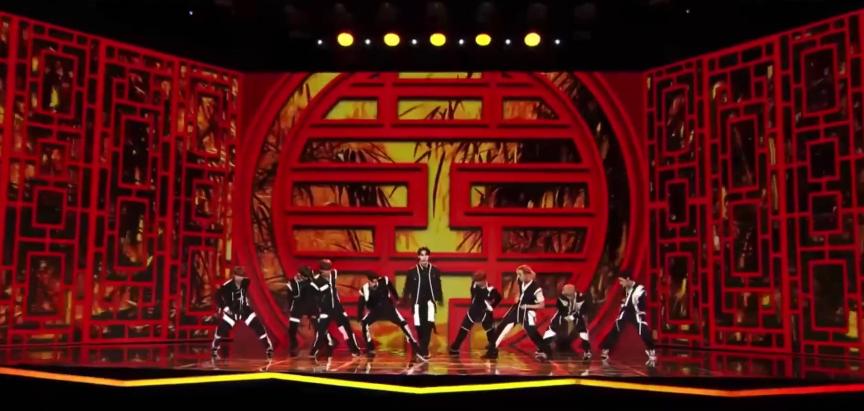 尴尬抄袭服装,好尴尬改编