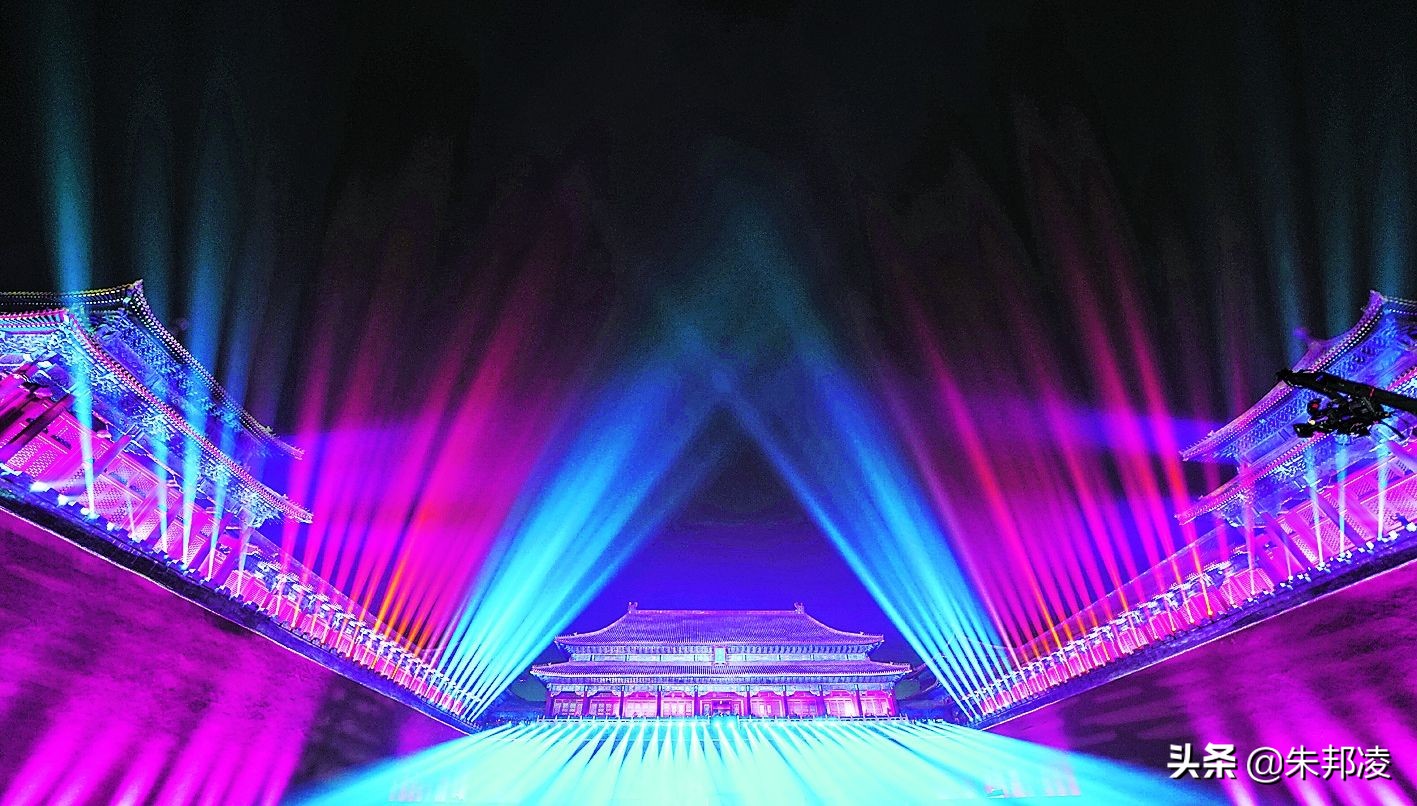 清华学霸让激光业不再向老外缴专利费,还玩转春晚和故宫灯光秀