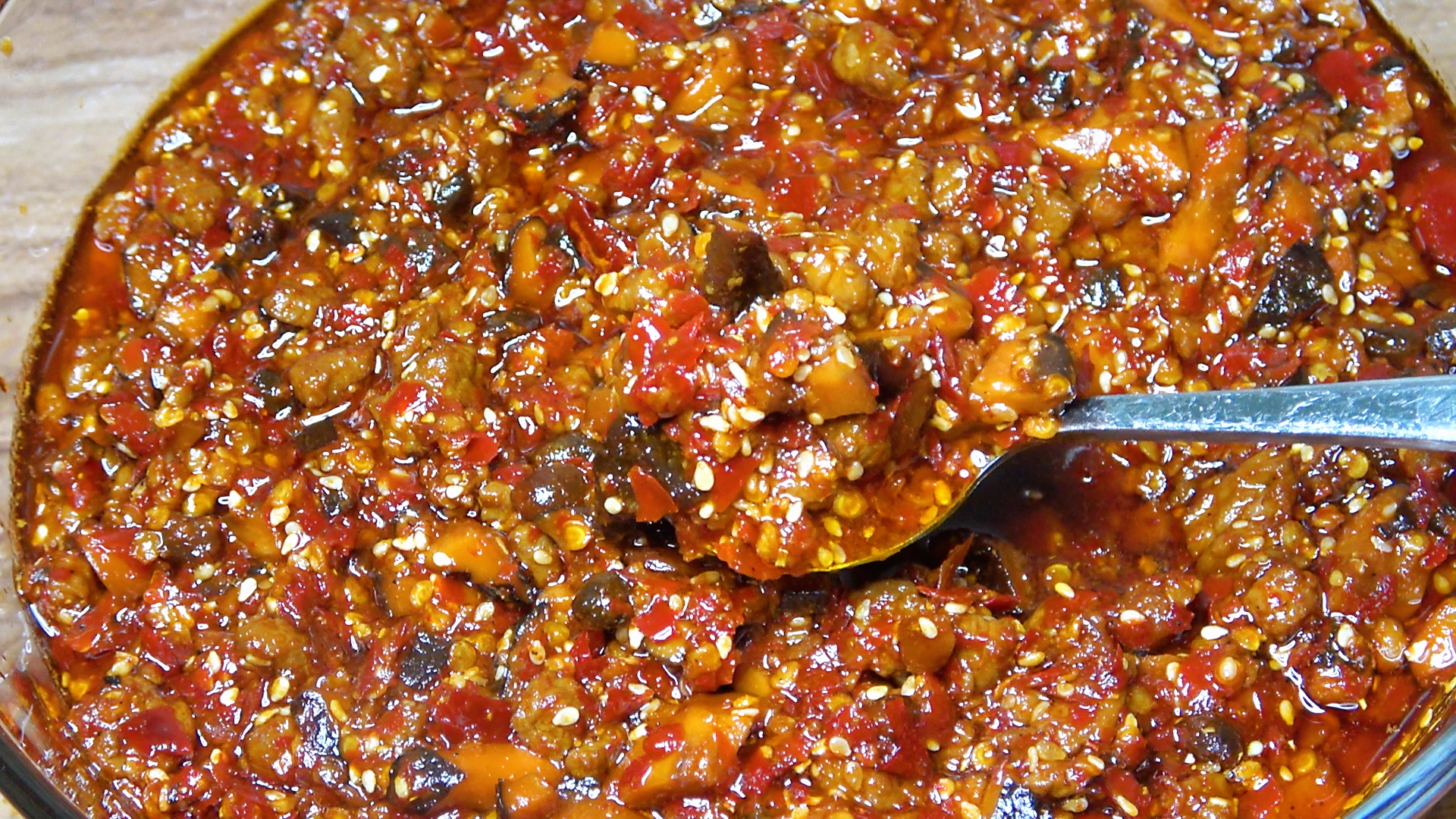 下饭神器香菇牛肉酱不是辣的,罐装下饭牛肉酱香菇味