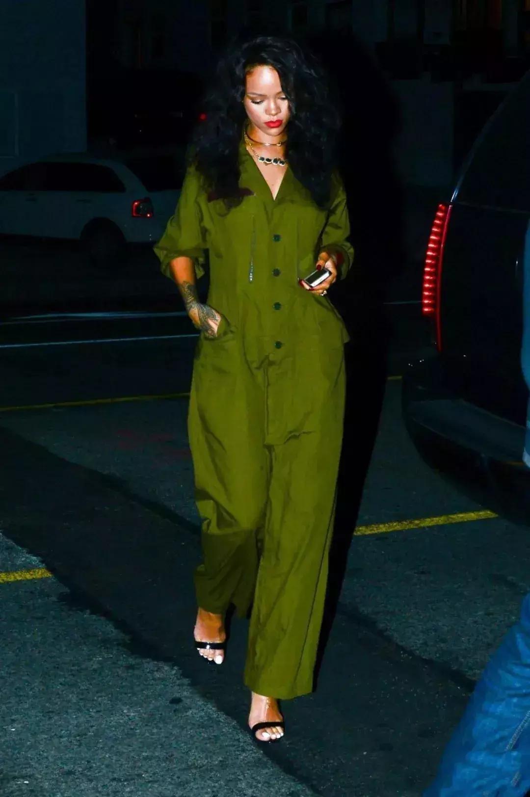 微胖胸大穿紧身衣服好看吗,微胖胸大应该怎么穿衣服