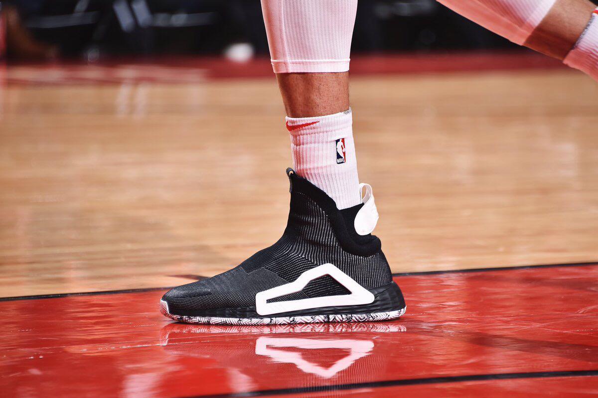 阿迪达斯利拉德2代boost,阿迪达斯barricade5