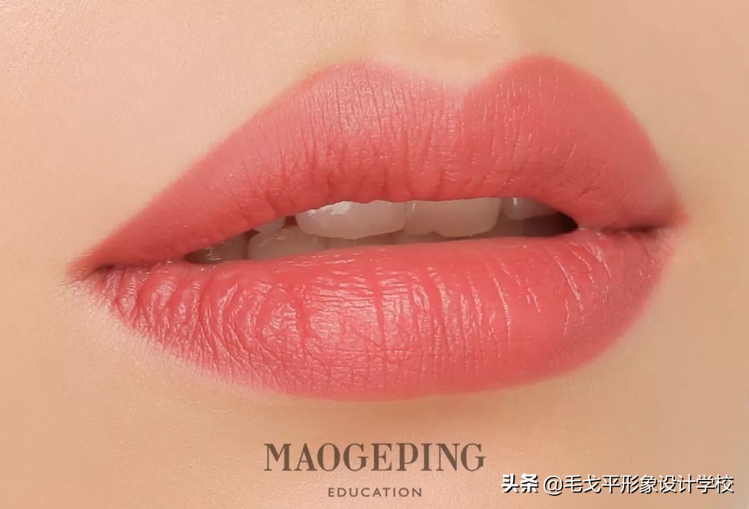 好看的唇形怎么画口红,好看又立体唇妆教程厚嘴唇