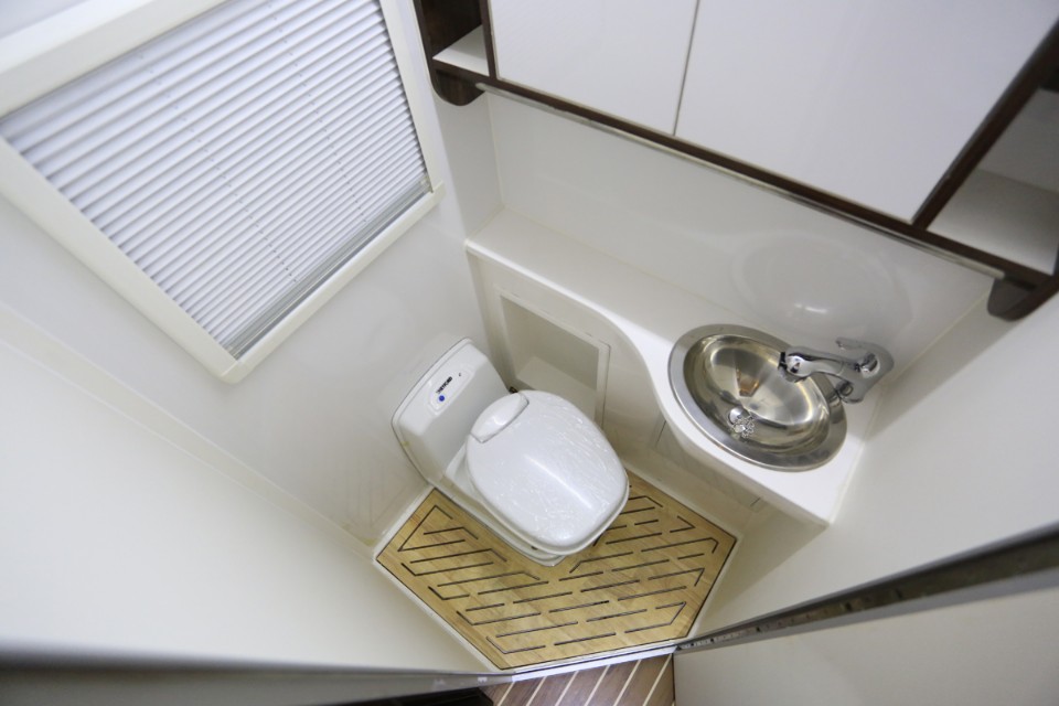 飞翔房车2.2t柴油版小额头房车,花费1w改造小房车