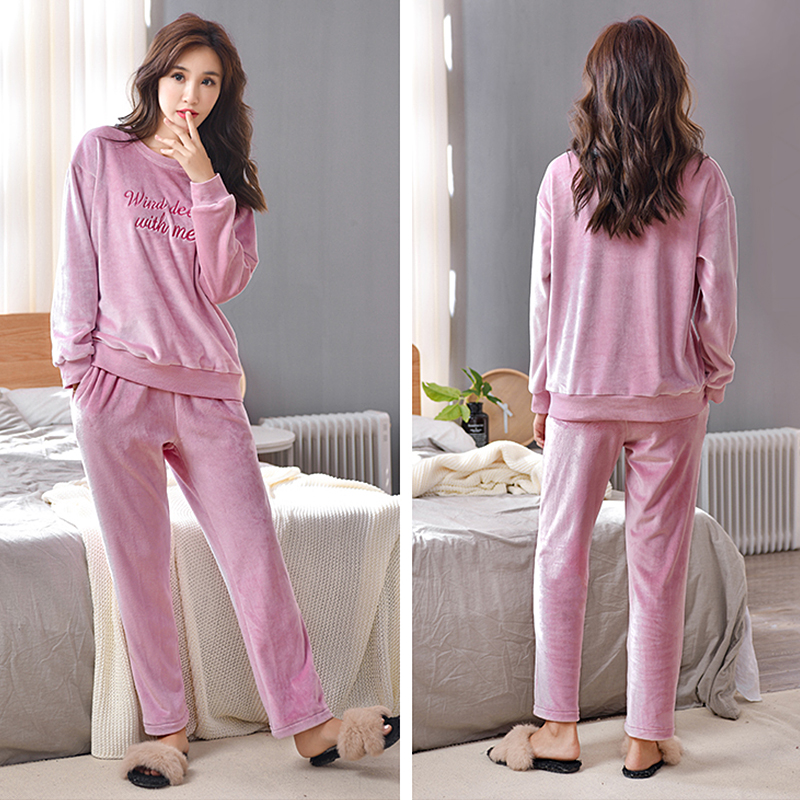 别急着买衣服,天气转凉了秋装先买两套穿起来