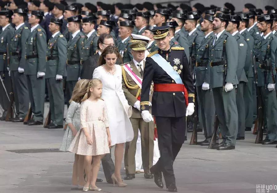 西班牙最穷王室人设崩塌一地鸡毛,最穷王室