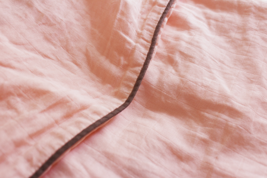 家有爱出汗的宝宝,造作双层纱织四件套透气+舒适,安睡整晚