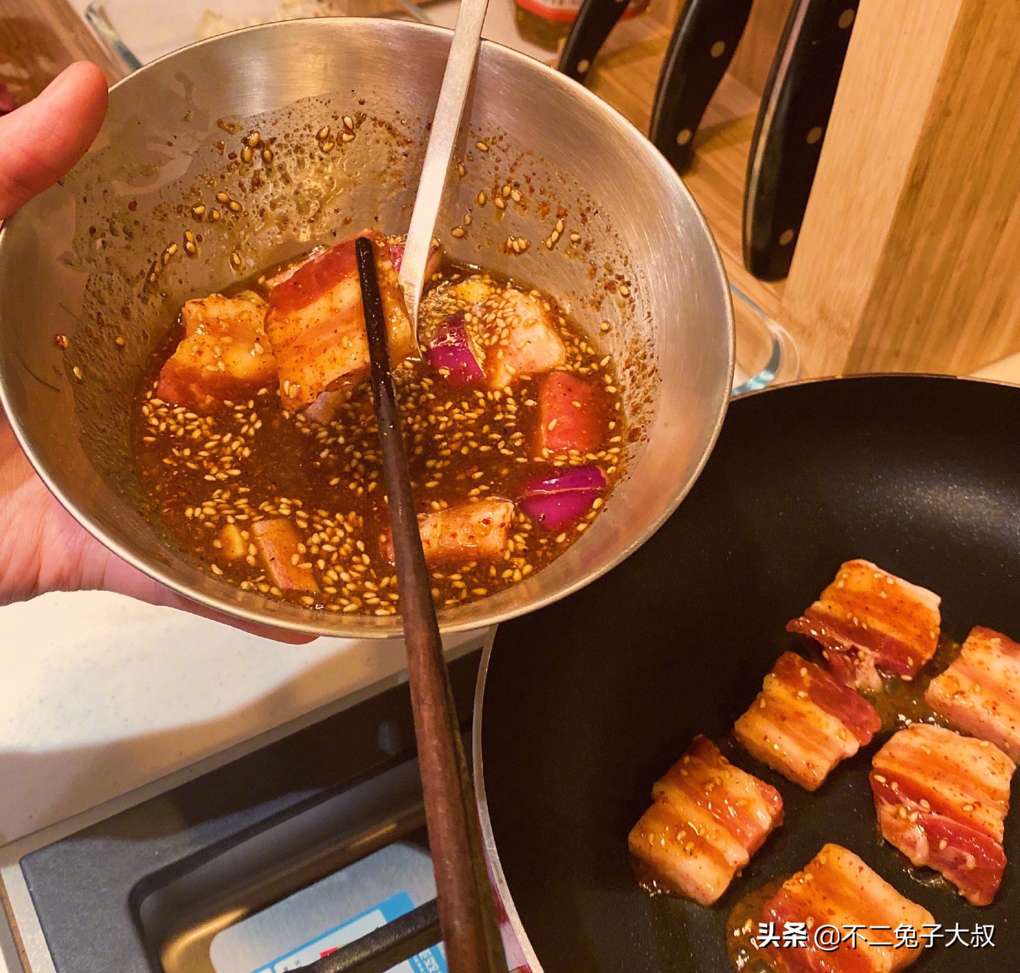 平底锅版的烧烤真的有灵魂真的香，连做几次发现了烧烤新技能