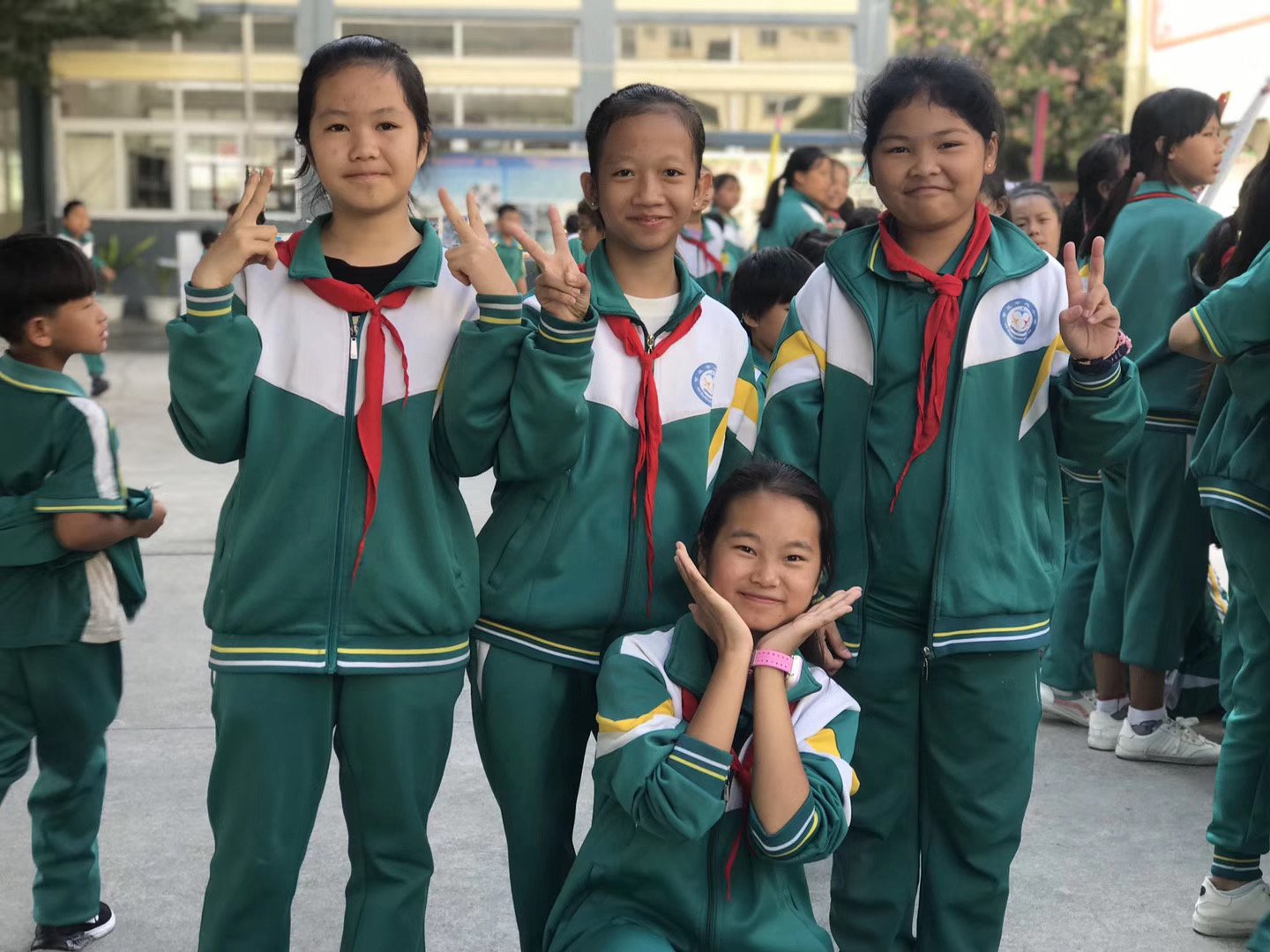 父母离婚对15岁小孩有哪些伤害,如果爸妈要离婚该怎么解决