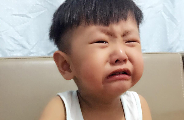 1岁半孩子打人咬人的正确引导,一岁半喜欢打人咬人抓人什么原因