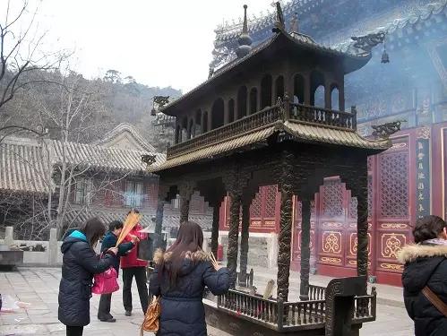 北京有什么寺庙可以烧香拜佛,祈福最好的寺庙北京