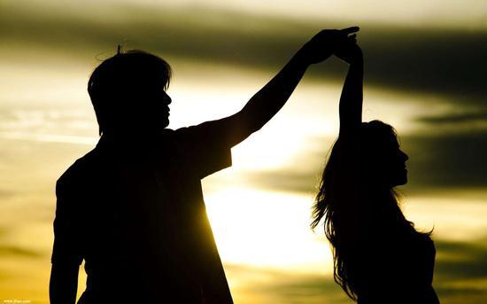 他不是情商低就是不喜欢你,他不是情商低只是对你没走心