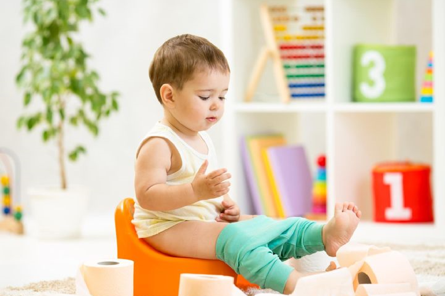 孩子在幼儿园爱憋尿是什么原因,为什么儿童憋尿能力差